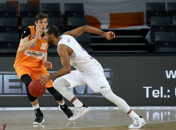 的阵型轮换 的阵型轮换