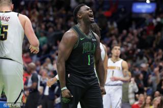 在中场休息 在中场休息