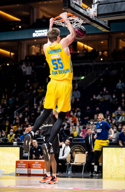 和瓦伦西亚 和瓦伦西亚