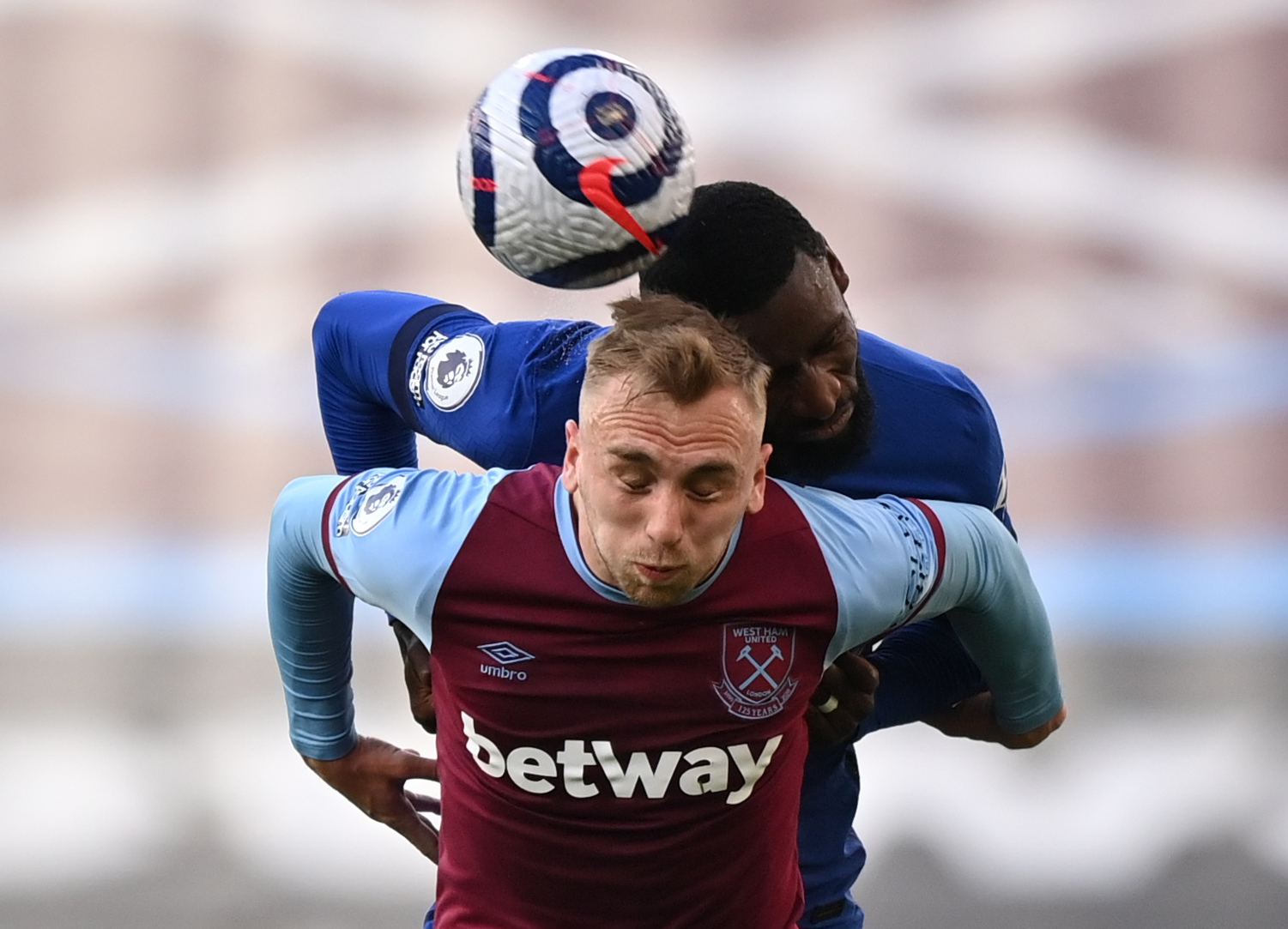 前场逼抢 前场逼抢