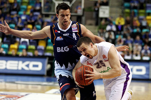 赛场上占有 赛场上占有