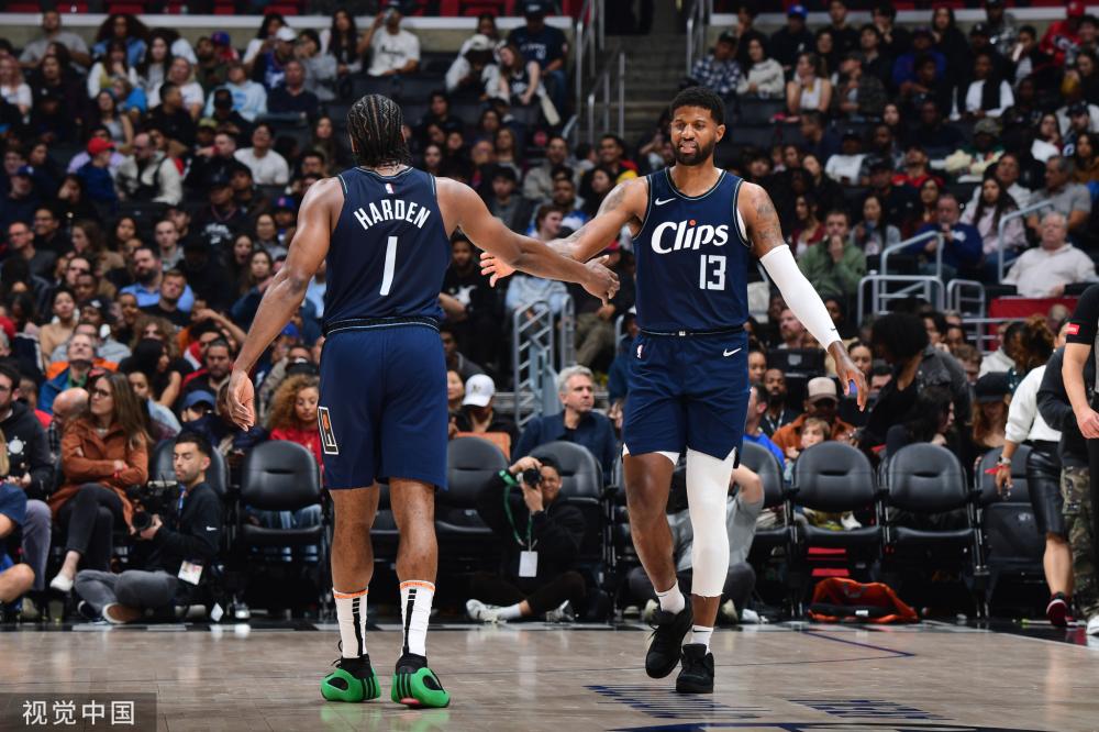 两队展开了 两队展开了