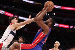 步行者在两 步行者在两